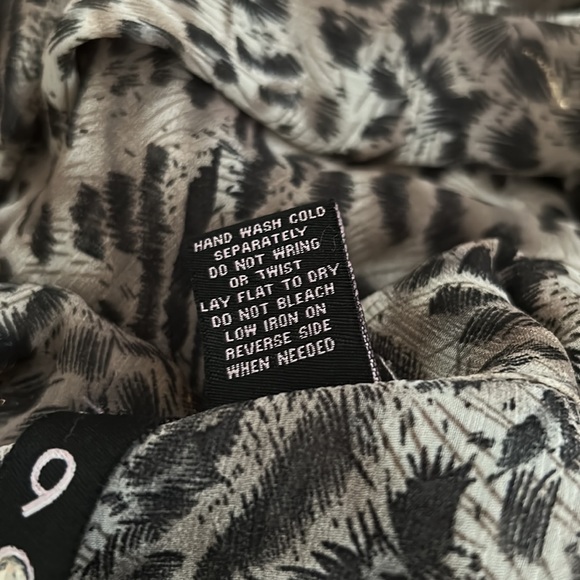 WR 9000 Animal Print Flowy Blouse size XL - Picture 5 of 9